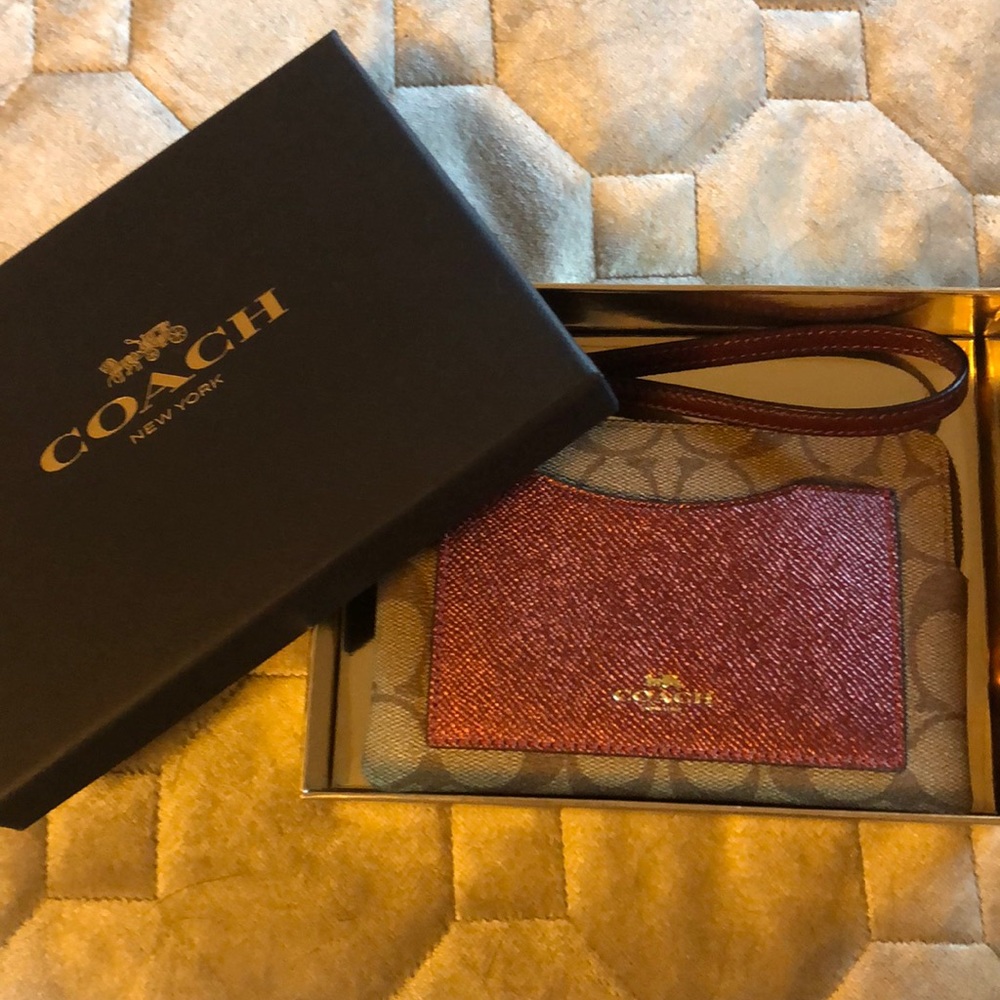 Coach Clutch - Brand New (gifted, and never used.)
